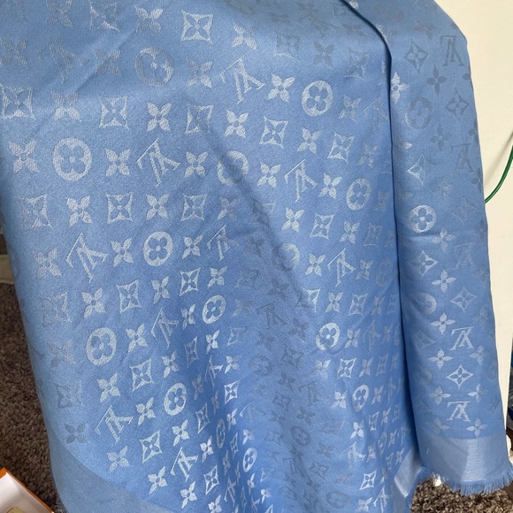 Louis Vuitton scarf - Picture 5 of 5